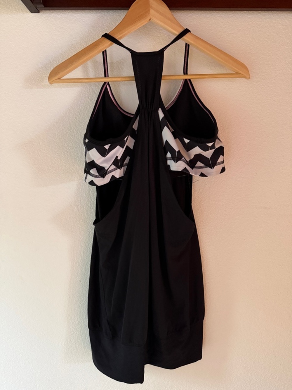 Lululemon No Limits Black Layered Hip Band TankTop with Chevron Detail, Size 10 - Picture 5 of 10